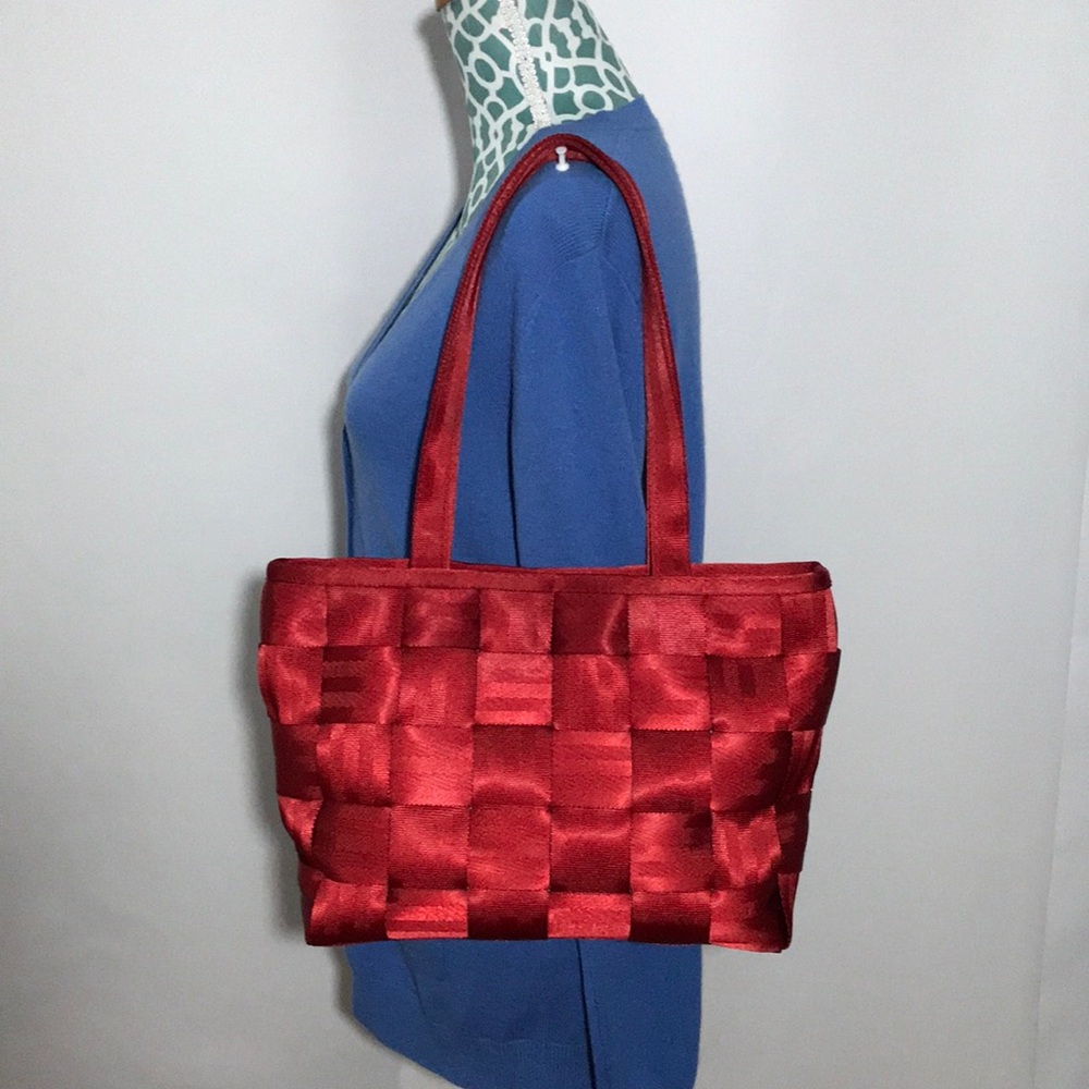 Harvey’s The Original Seatbelt Tote Shoulder Bag Cherry Red Color Purse